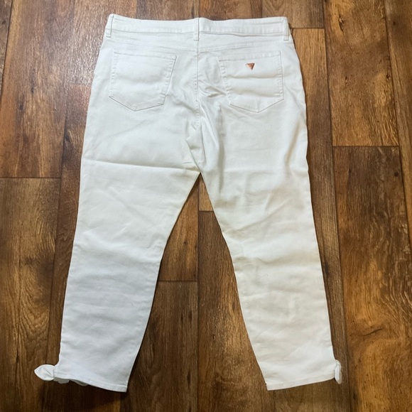 Guess White Denim Jeans Bow Hem Womens 34 Gold‎ Logo Stretch - Picture 9 of 12